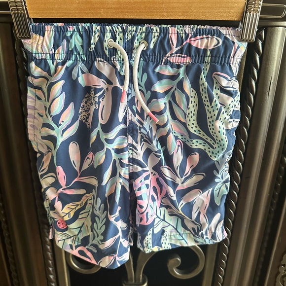 Lilly Pulitzer Boy’s Junior Capri Swim Trunk Oyster Bay Navy You’ve Been Spotted - Picture 1 of 6
